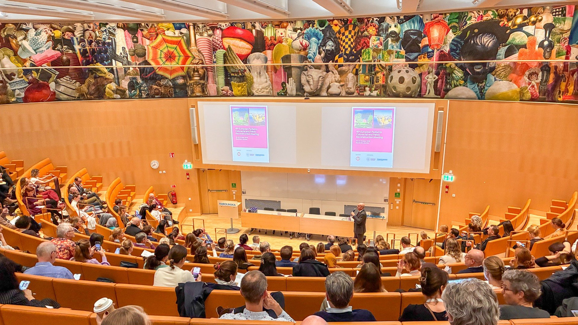 A crowd of people sitting in a lecture hall.