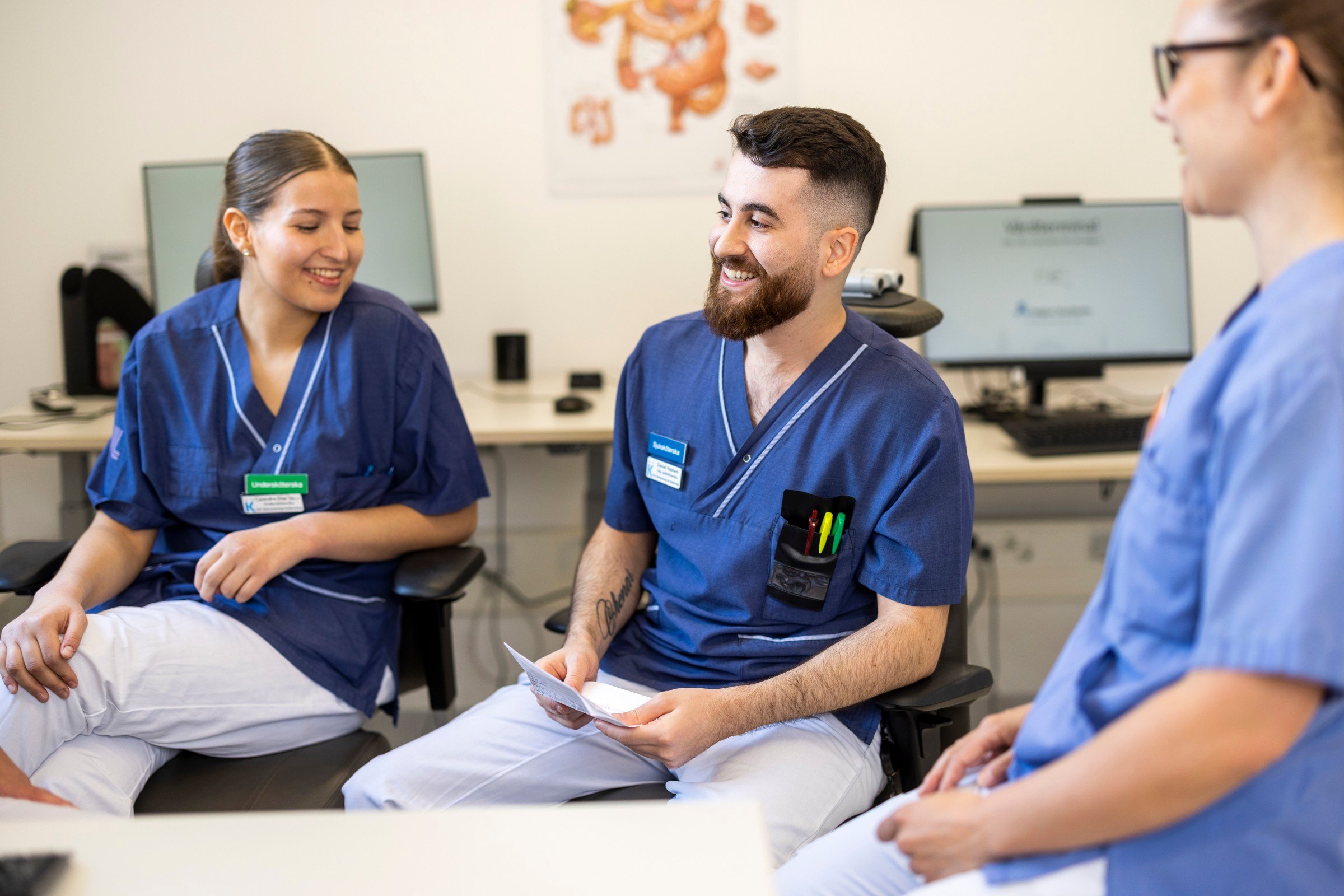 A group of doctors sitting around a table.